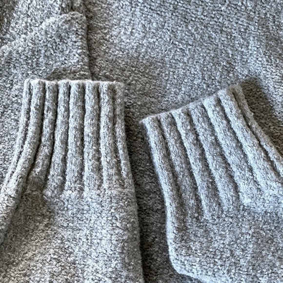 OLD NAVY Cozy Oversized Pullover Boucle Crew Neck Sweater - Light Grey Heather - Picture 9 of 12